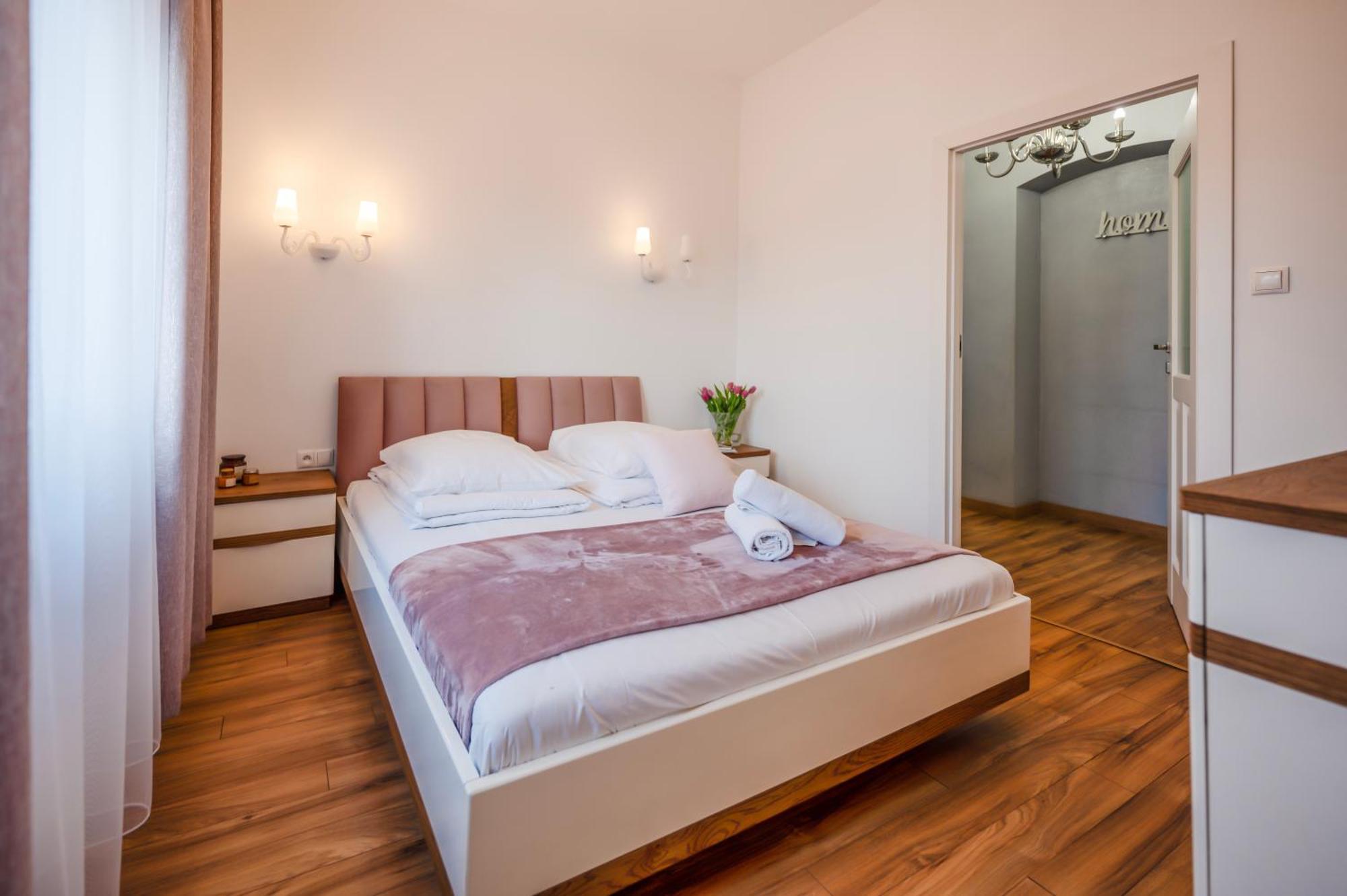 Florencja Parking Gratis Moxy Te&Am Cracow كراكوفيا المظهر الخارجي الصورة